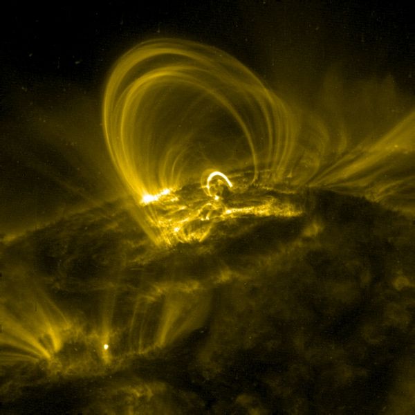 TRACE image of a hot coronal loop. Image credit: NASA