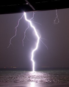A bolt of lightning, 40 metres away (©Francis Schaefers and Daniel Burger)
